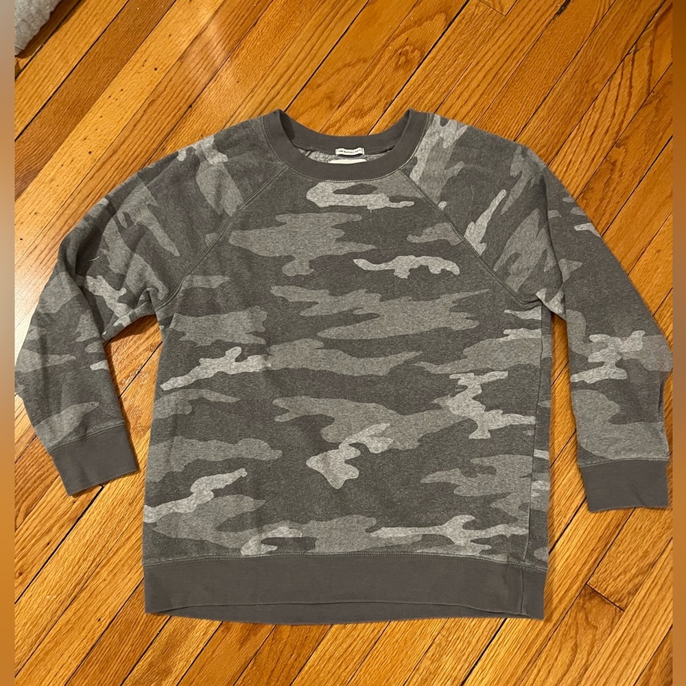 American Eagle - gray camo crew neck sweatshirt - size medium